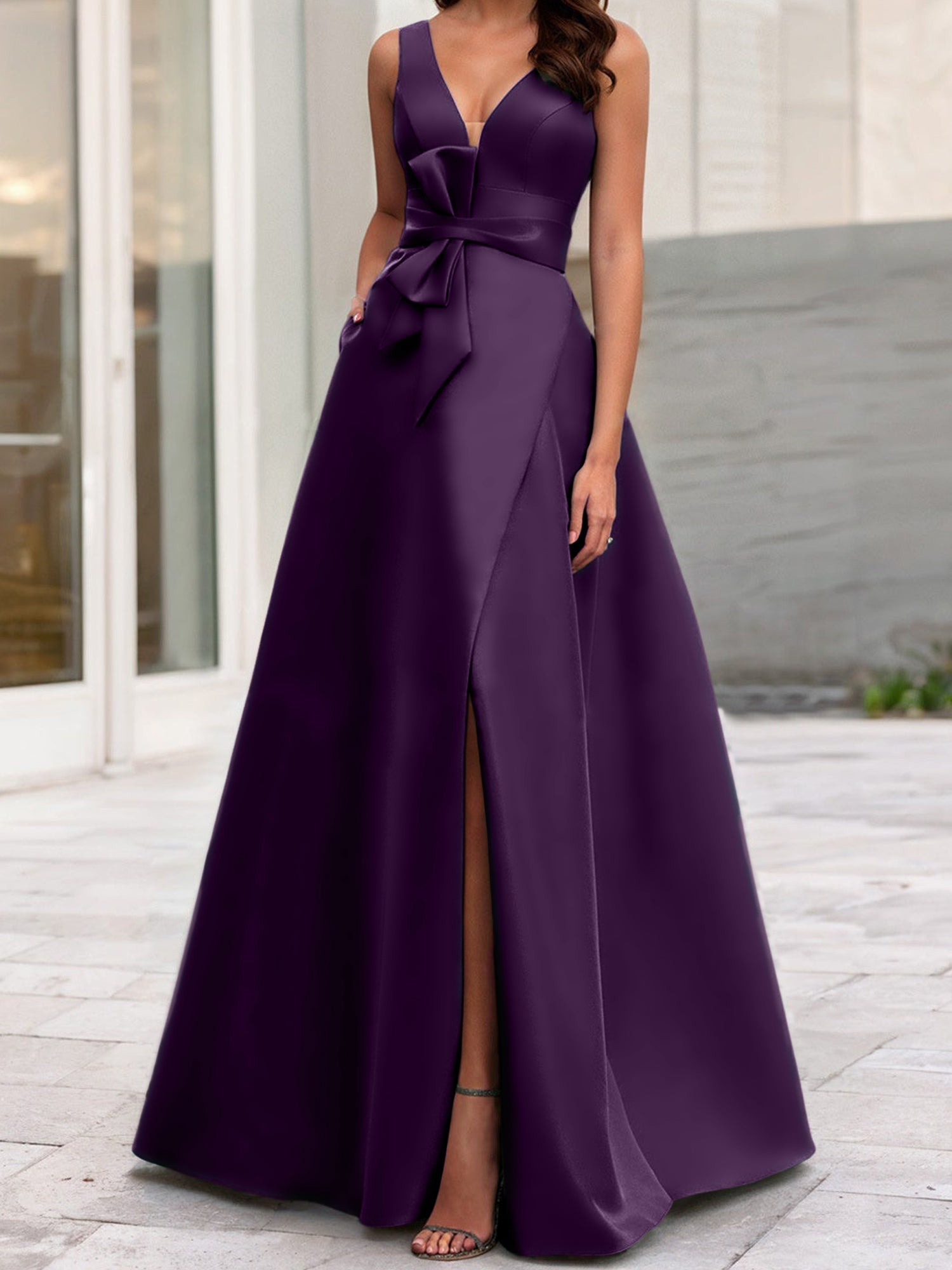 Robe de mère de la mariée sans manches, coupe trapèze/princesse, col en V et fente latérale 