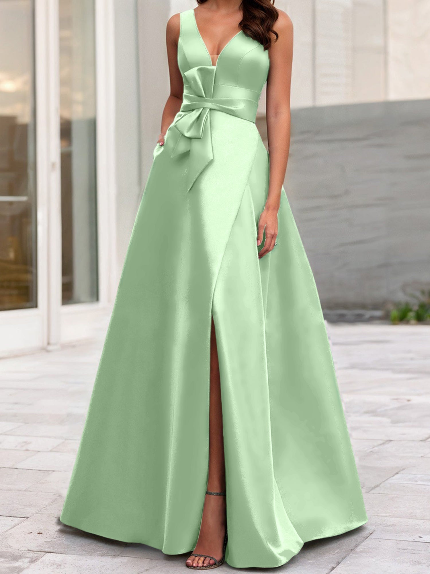 Robe de mère de la mariée sans manches, coupe trapèze/princesse, col en V et fente latérale 