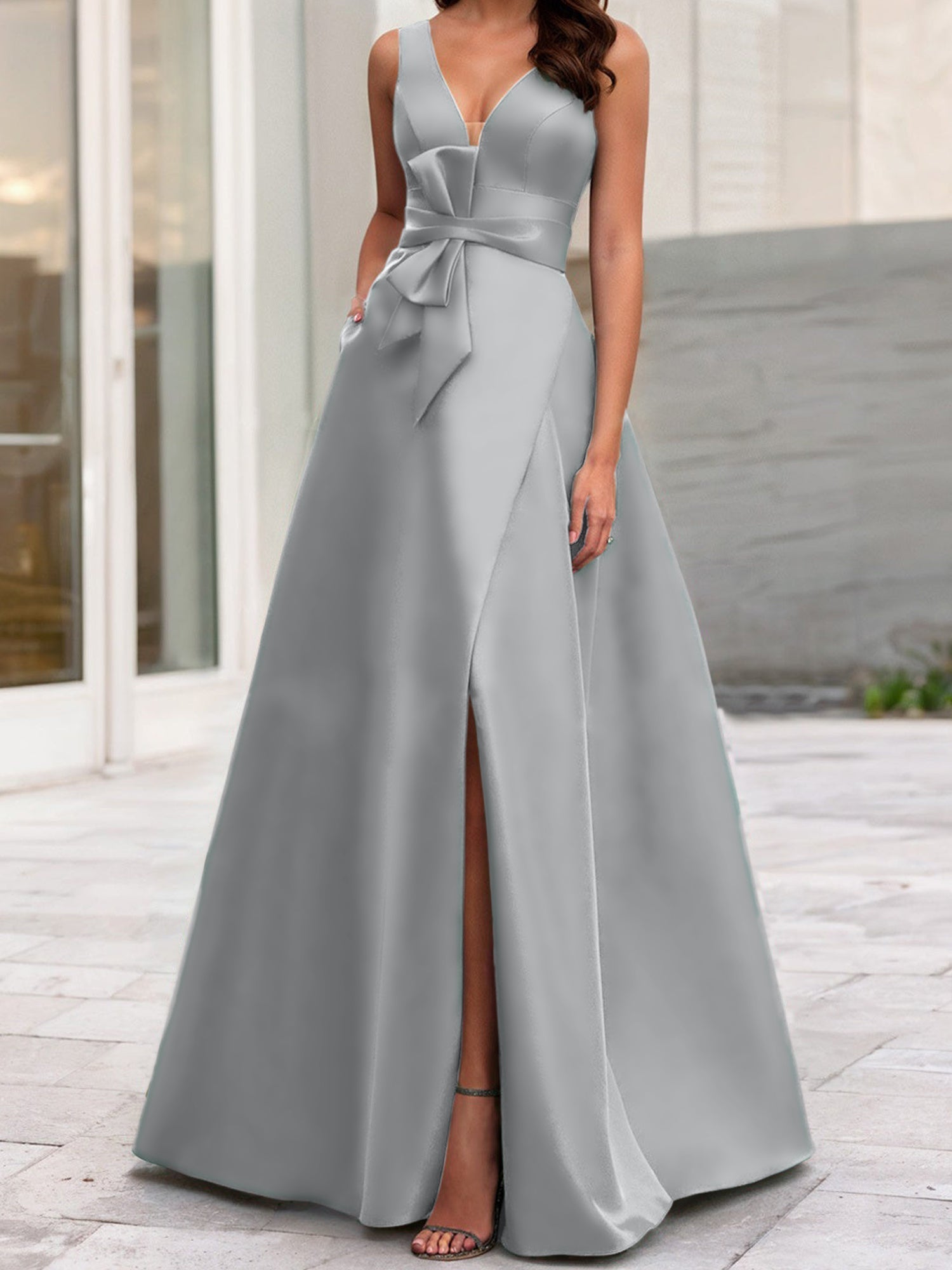 Robe de mère de la mariée sans manches, coupe trapèze/princesse, col en V et fente latérale 