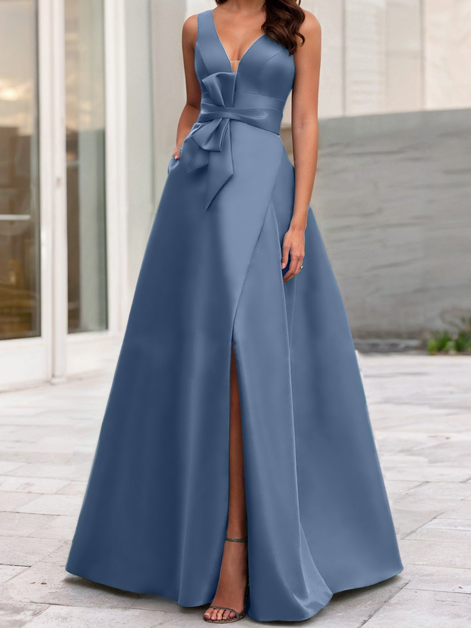 Robe de mère de la mariée sans manches, coupe trapèze/princesse, col en V et fente latérale 