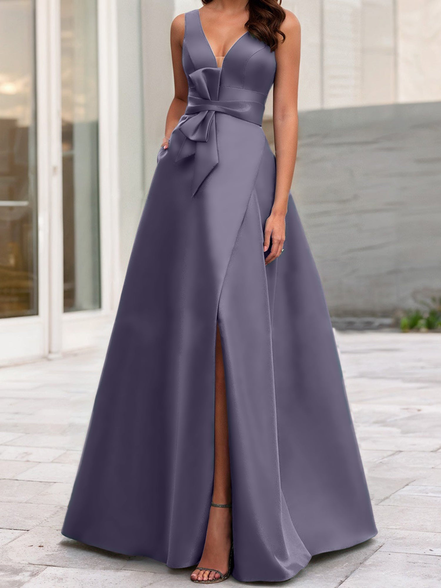 Robe de mère de la mariée sans manches, coupe trapèze/princesse, col en V et fente latérale 