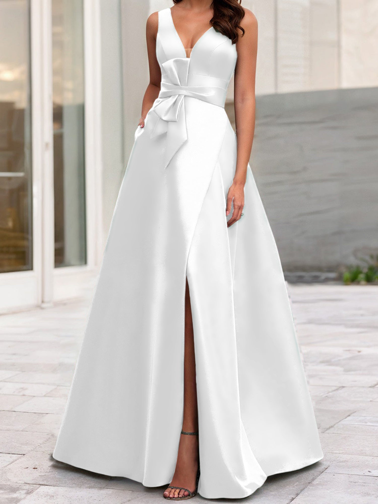 Robe de mère de la mariée sans manches, coupe trapèze/princesse, col en V et fente latérale 