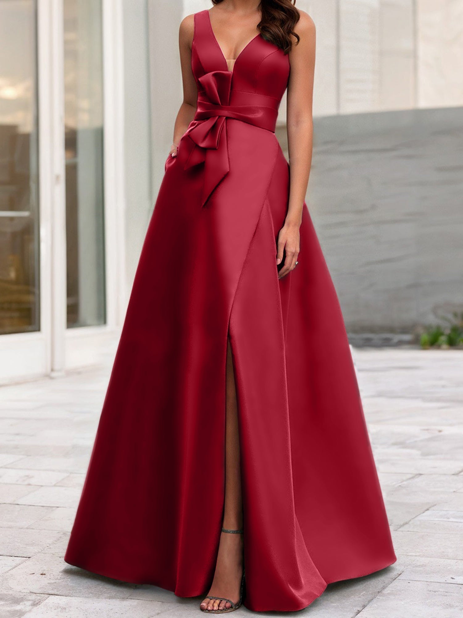 Robe de mère de la mariée sans manches, coupe trapèze/princesse, col en V et fente latérale 