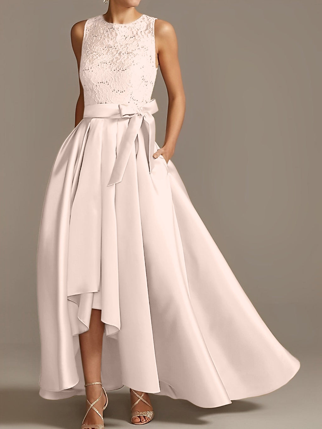 Vestidos de corte princesa/línea A para la madre de la novia, sin mangas, con cuello joya y encaje plisado. 