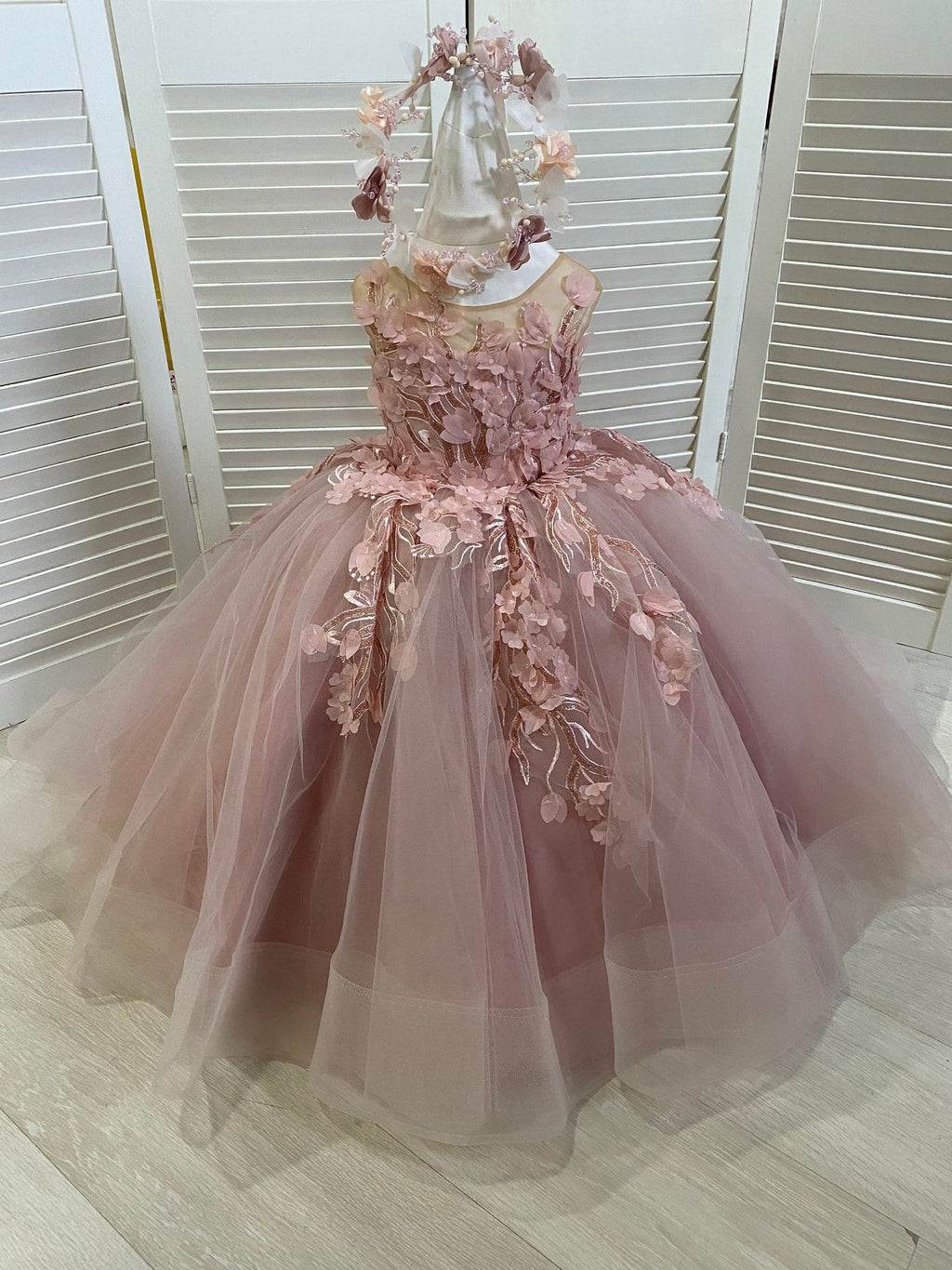 Ravissante robe de bal sans manches pour demoiselles d'honneur, ornée d'appliqués