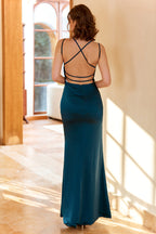 Robe de bal longue bleu paon, fourreau, col en V et dos croisé