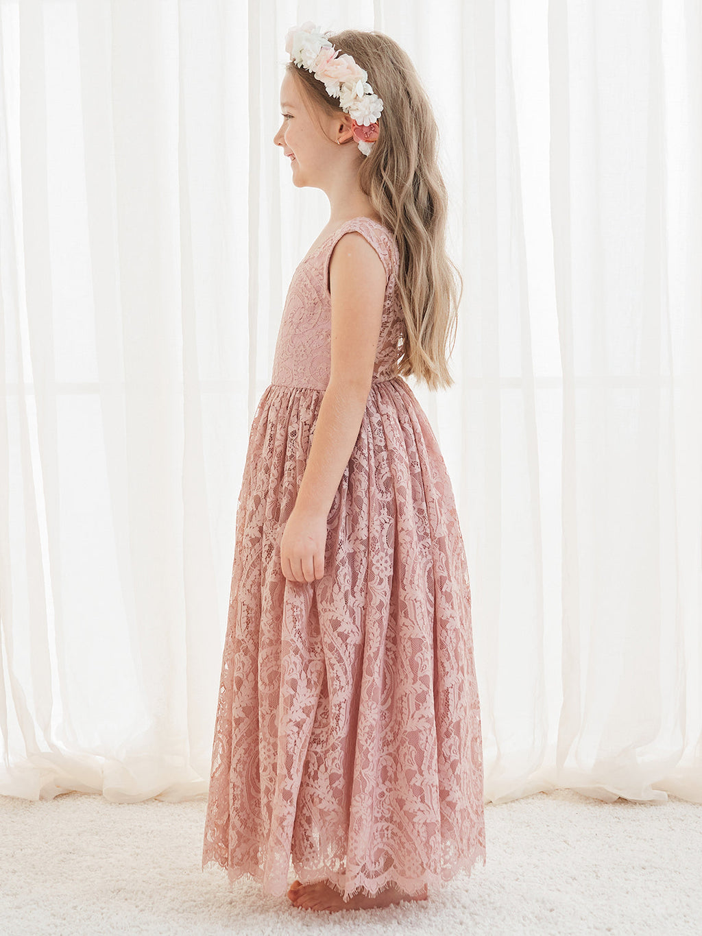 Vestido boho de niña de las flores color marfil, corte en A, de encaje y largo hasta el tobillo 