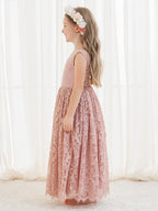 Vestido boho de niña de las flores color marfil, corte en A, de encaje y largo hasta el tobillo 