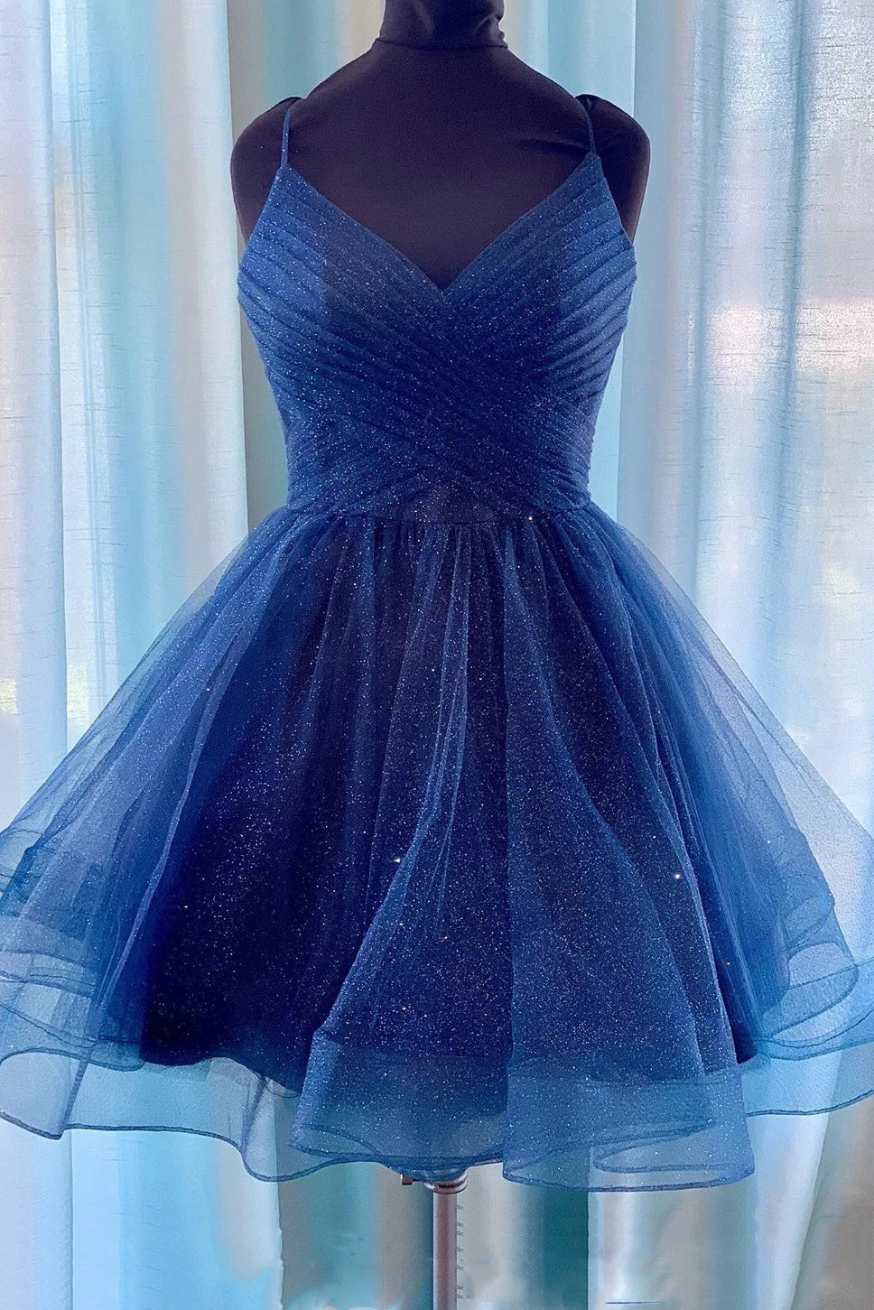 Vestidos cortos de fiesta con escote en V y corte en A brillantes, color azul marino. 