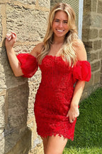 Robe fourreau élégante à corset et décolleté cœur, manches courtes, idéale pour un bal de fin d'année.
