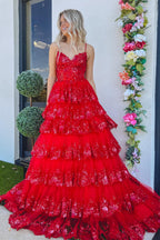 Vestido de graduación de encaje escalonado con tirantes finos y corte en A