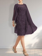 Robe fourreau illusion en mousseline de dentelle arrivant au genou, ornée de volants et de sequins en cascade, idéale pour la mère de la mariée.