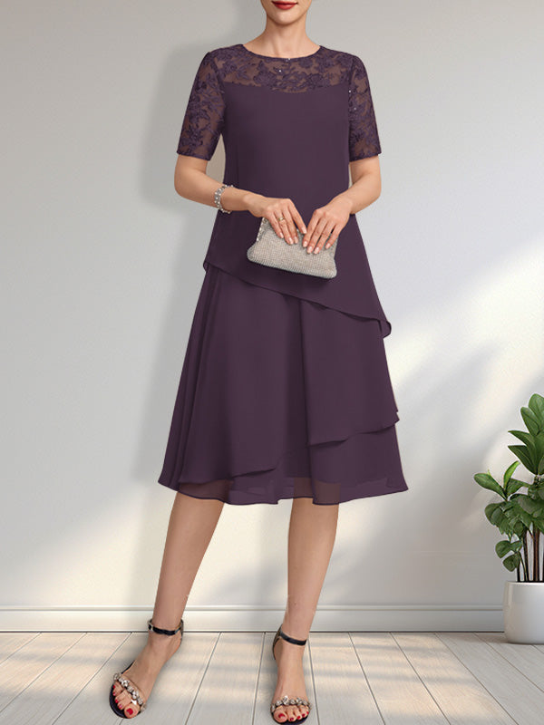 Vestido de novia de corte línea A con escote ilusión, largo hasta la rodilla, de encaje y gasa con lentejuelas.