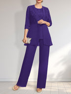 Vestido de novia de gasa con encaje y lentejuelas, estilo mono/traje pantalón, largo hasta el suelo, con escote redondo.