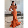 Robe de soirée sirène sexy et chaude à col en V drapée et entièrement perlée avec traîne