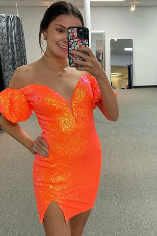 Robe de bal courte à paillettes orange, fourreau et épaules dénudées