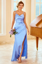 Vestido largo de dama de honor color melocotón con abertura