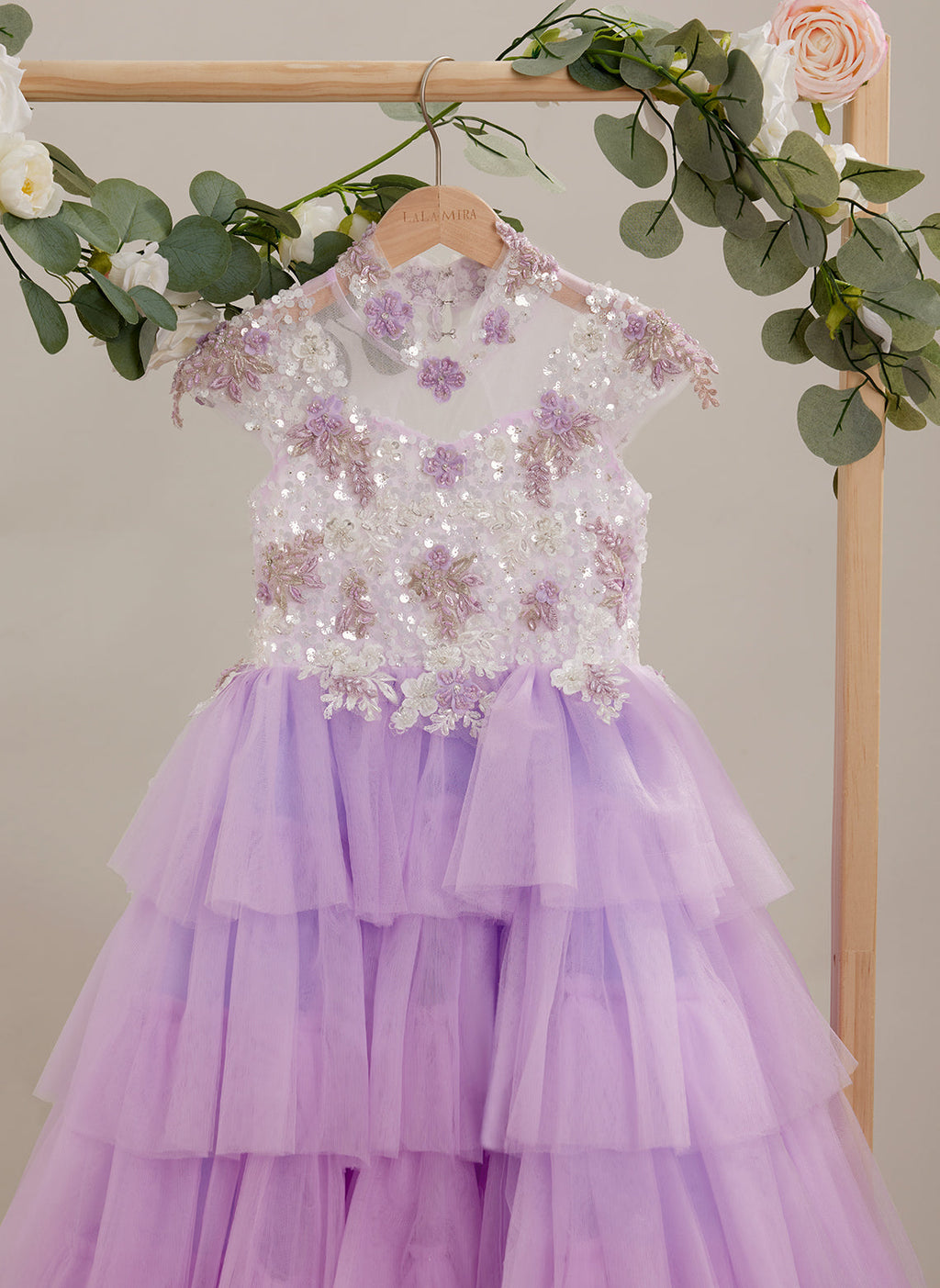 Vestido de princesa de tul lila con apliques florales y pedrería para niñas 
