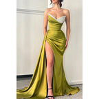 Vestido largo de fiesta formal con escote en V, satén plisado, cuentas y abertura