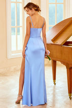 Vestido largo de dama de honor color melocotón con abertura