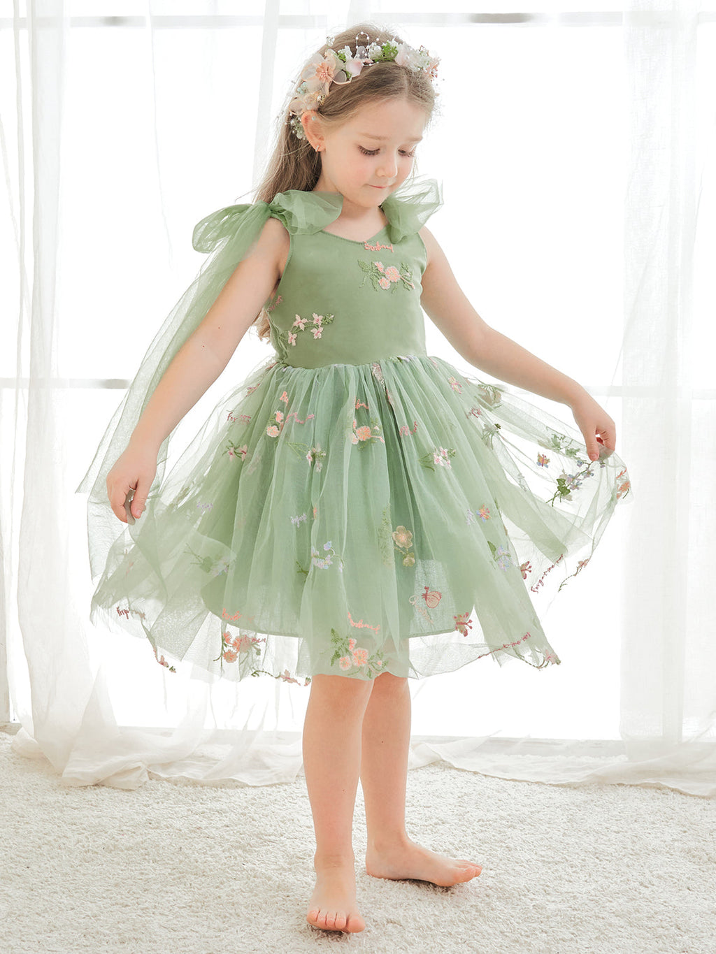 Vestido de niña pequeña de las flores, corte en A, sin mangas, de tul bordado floral. 