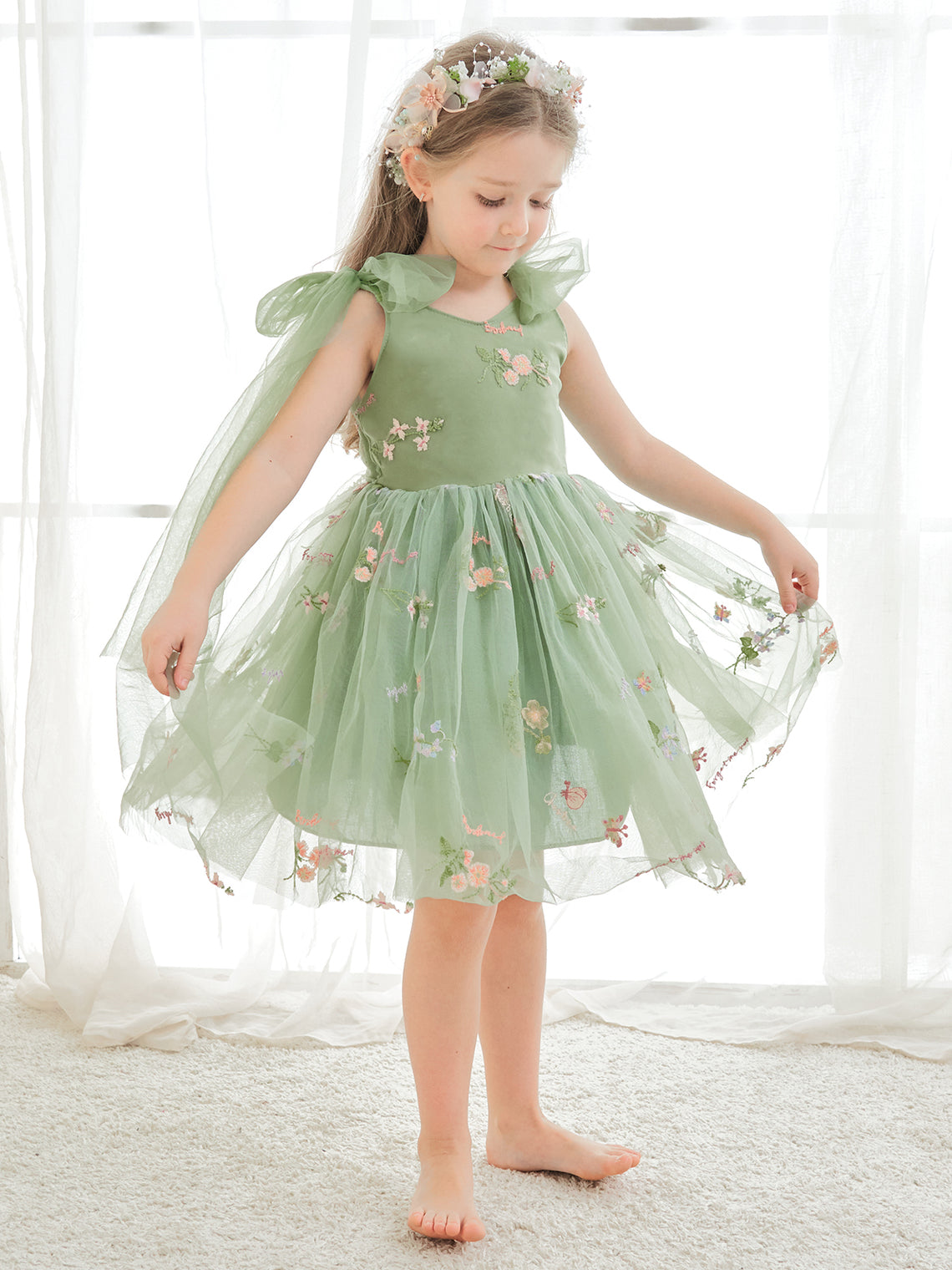 Vestido de niña pequeña de las flores, corte en A, sin mangas, de tul bordado floral. 