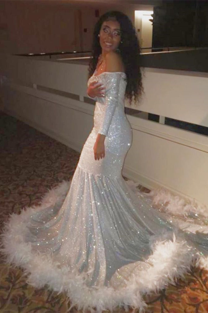 Robe de bal longue sirène à sequins, épaules dénudées, ornée de plumes et manches longues