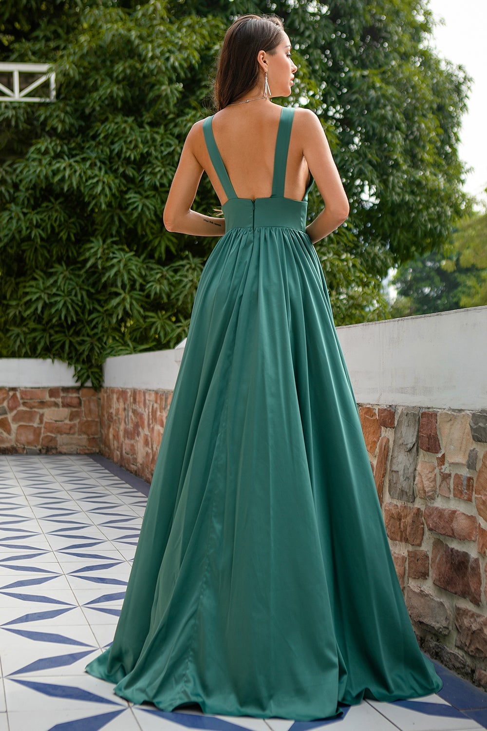 Robe de demoiselle d'honneur longue à décolleté en V profond