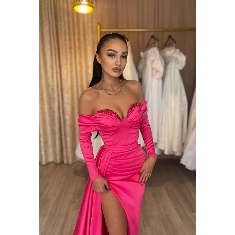 Vestido de fiesta de manga larga con escote en forma de corazón y cuentas con abertura