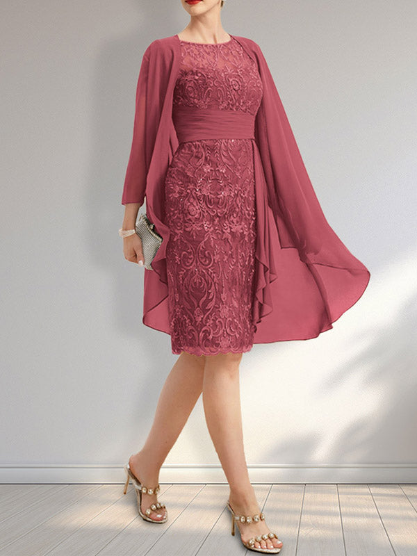 Robe fourreau illusion en mousseline de dentelle arrivant au genou, ornée de volants et de sequins en cascade, idéale pour la mère de la mariée.
