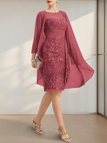 Robe de mère de la mariée en mousseline de dentelle, coupe fourreau/colonne, longueur genou, effet illusion, volants cascade et sequins