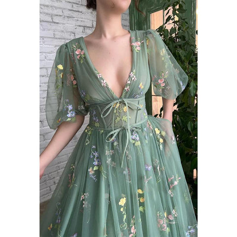 Robe de bal sexy en dentelle brodée à manches mi-longues et col en V avec poches