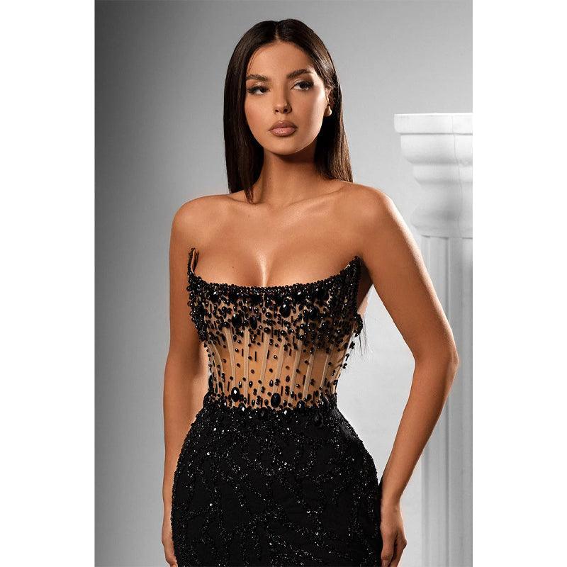 Vestido de fiesta largo negro con cuentas y sin tirantes