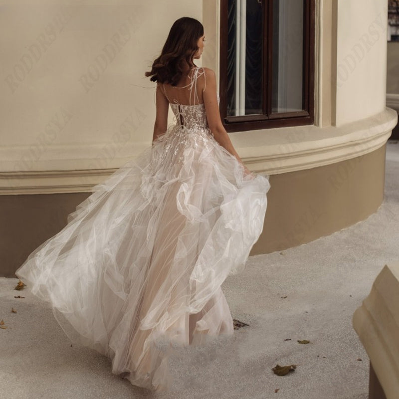 Robe de mariée élégante à fines bretelles, dos nu lacé, robe de mariée romantique en tulle à col carré 