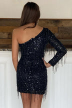 Robe fourreau asymétrique à sequins et à franges, style bal de promo.