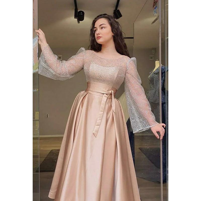 Superbe et charmante robe de bal de fin d'année à manches longues et volantées