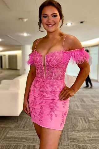 Robe fourreau rose en dentelle à épaules dénudées pour le bal de promo
