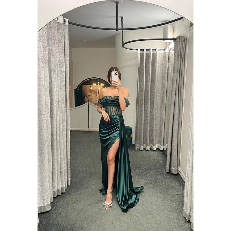 Vestido formal de noche de graduación sin mangas, de satén, con pliegues y hombros descubiertos, corte tubo/columna