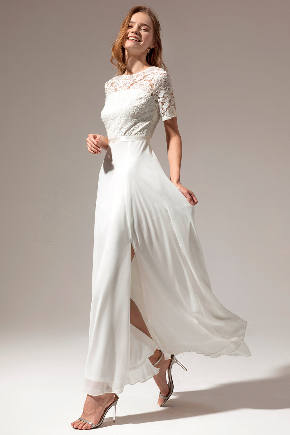 Robe de bal blanche trapèze en dentelle
