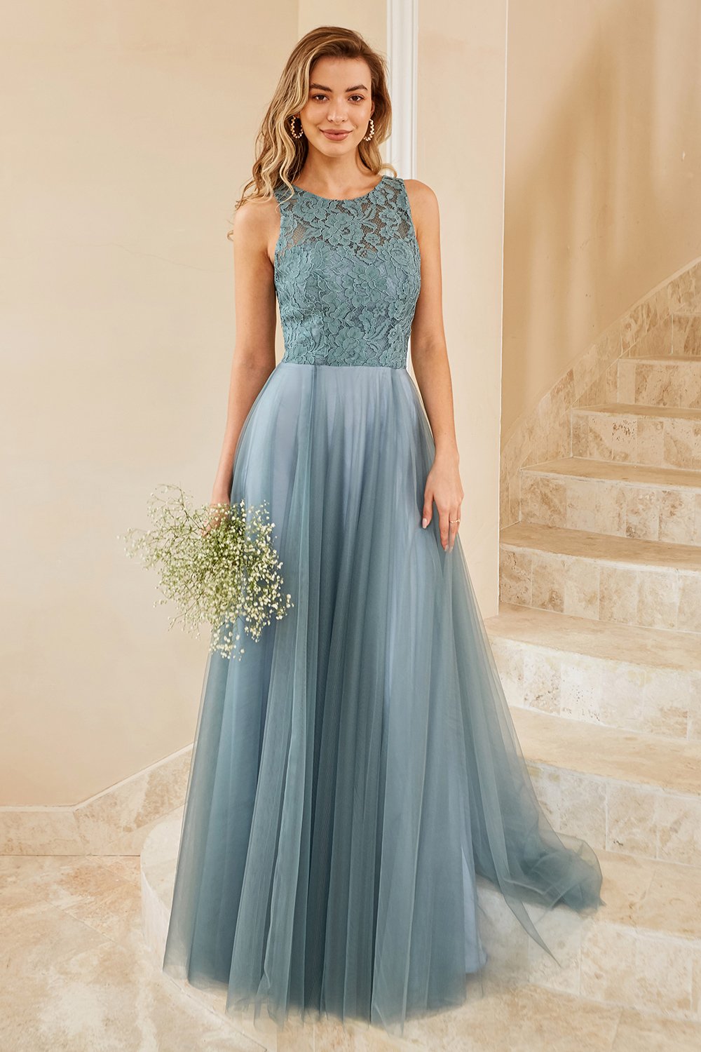 Vestido de dama de honor de tul azul grisáceo con encaje