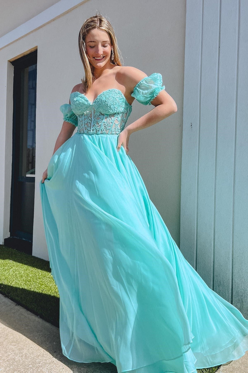Vestido de graduación de gasa con escote corazón y corte en A, mangas abullonadas