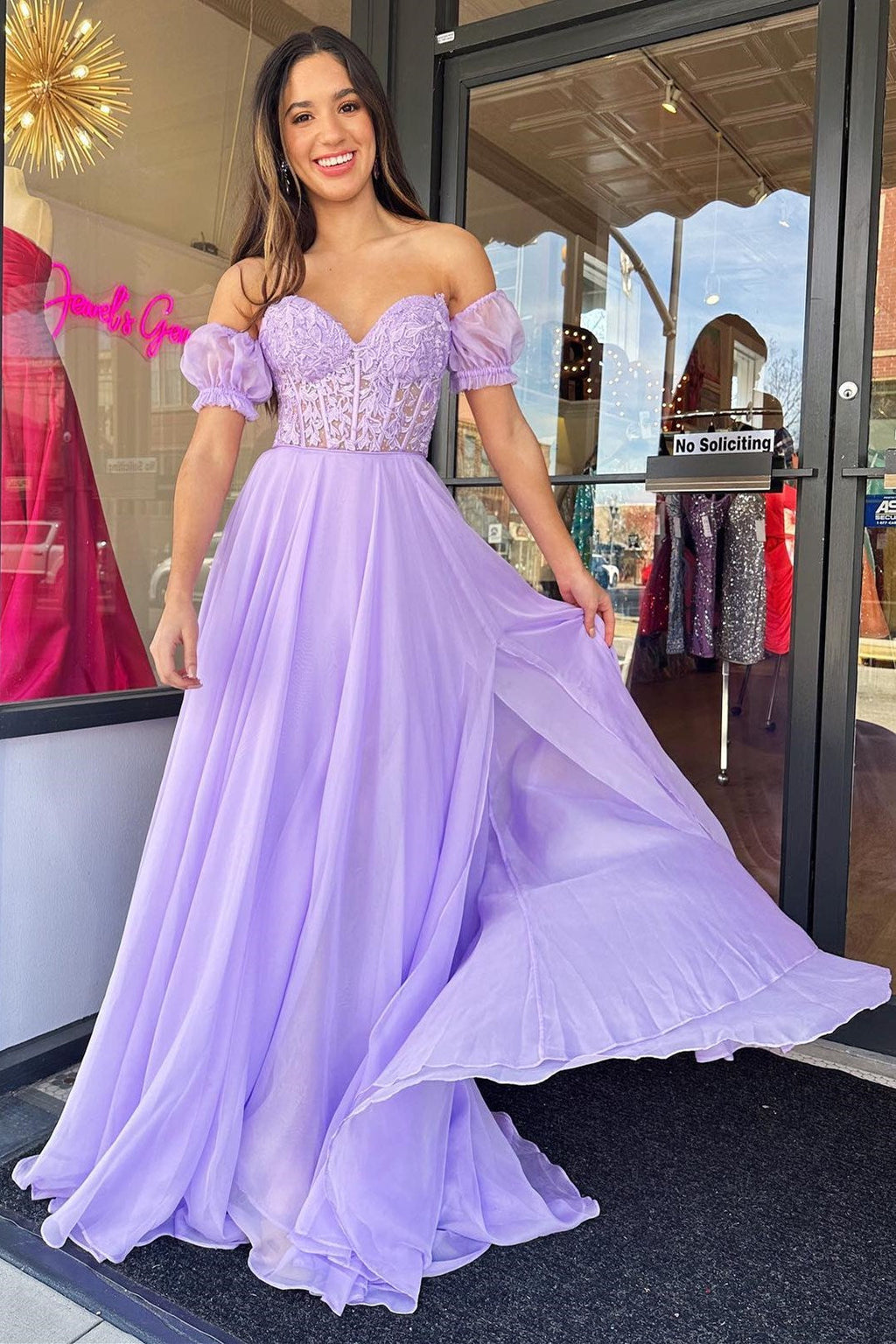 Vestido de graduación de gasa con escote corazón y corte en A, mangas abullonadas