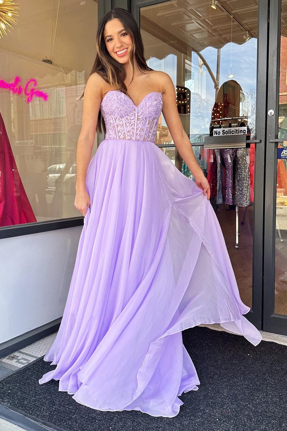 Vestido de graduación de gasa con escote corazón y corte en A, mangas abullonadas