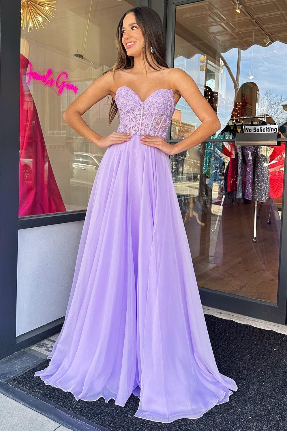 Vestido de graduación de gasa con escote corazón y corte en A, mangas abullonadas