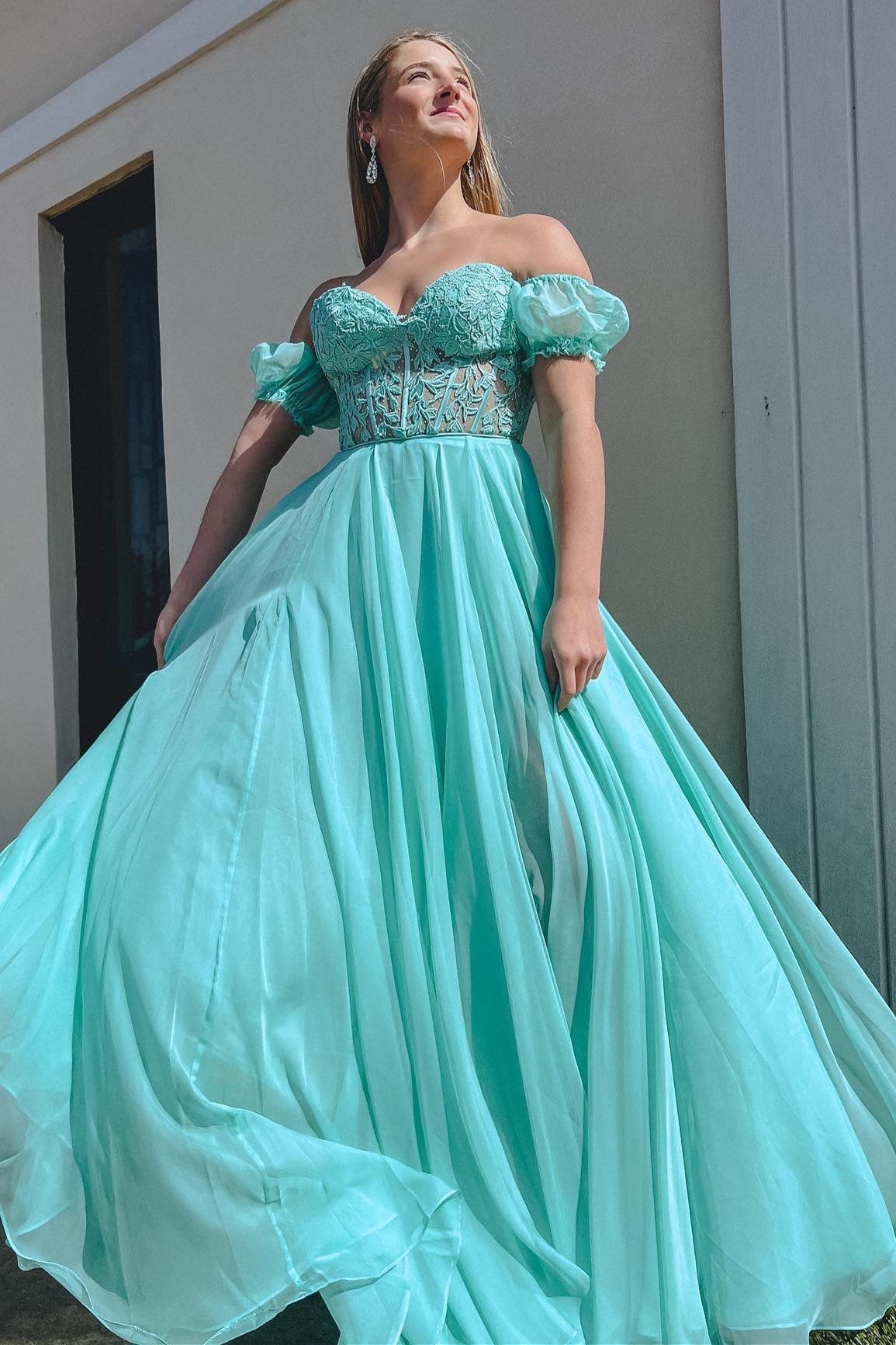 Vestido de graduación de gasa con escote corazón y corte en A, mangas abullonadas