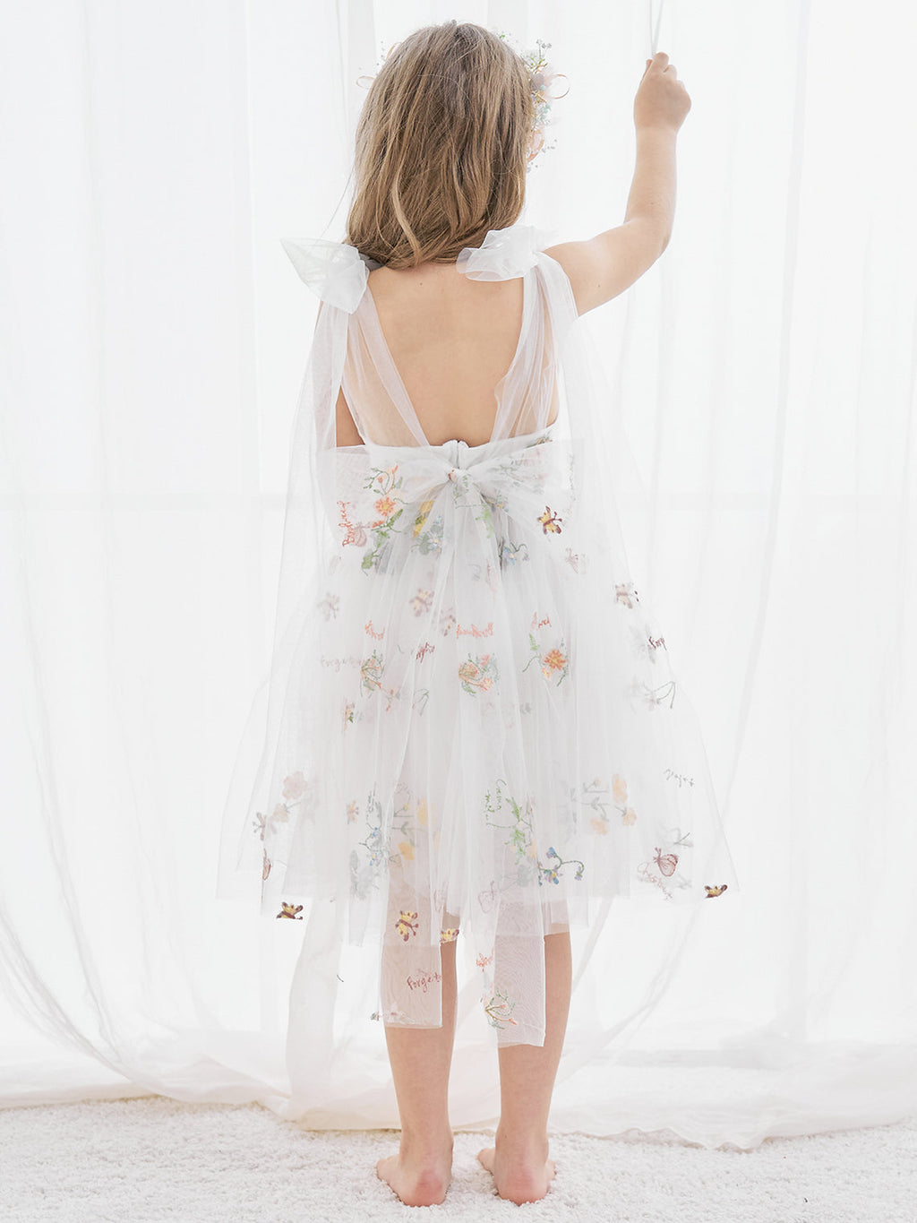 Vestido de niña pequeña de las flores, corte en A, sin mangas, de tul bordado floral. 