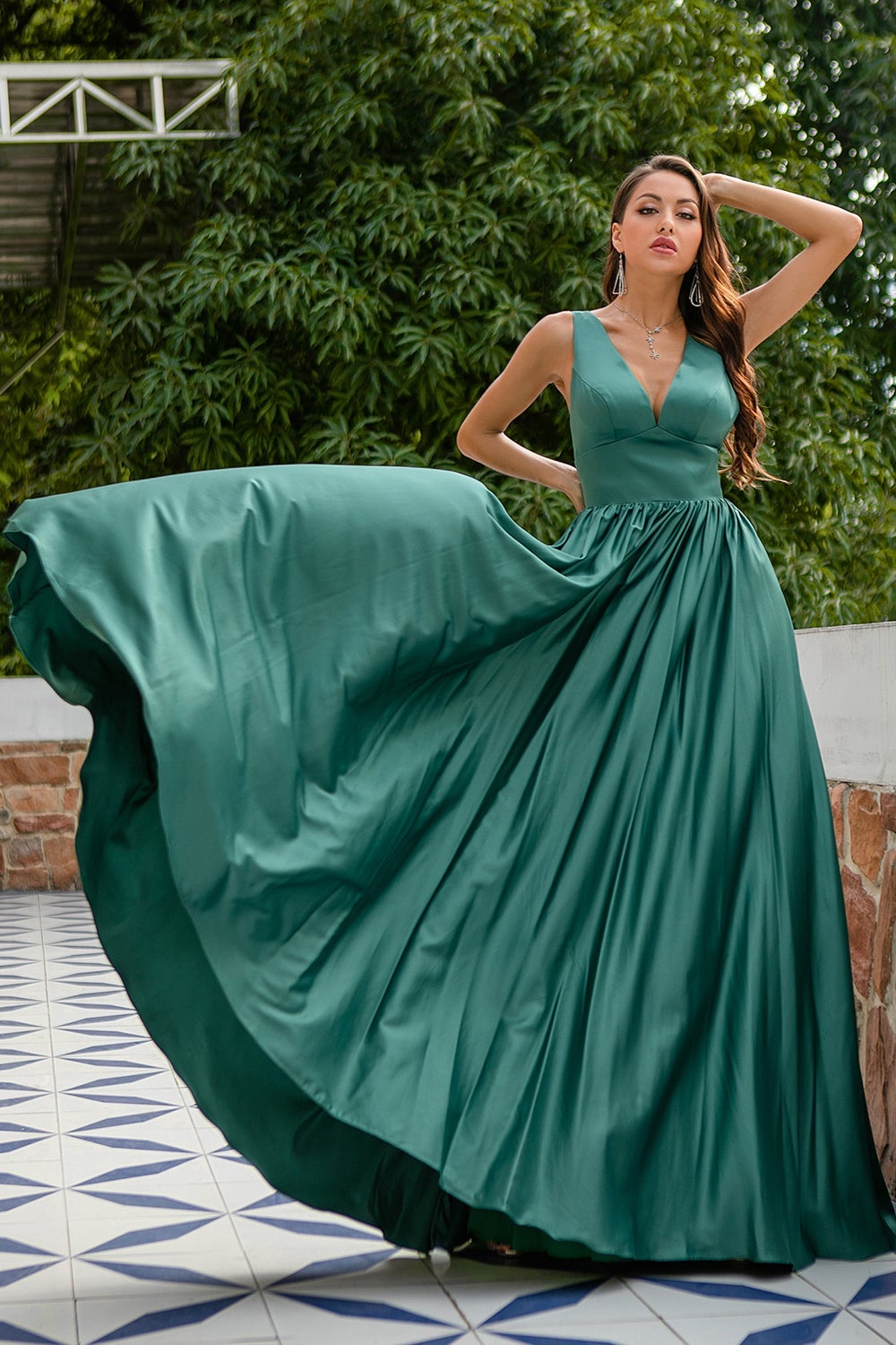 Robe de demoiselle d'honneur longue à décolleté en V profond