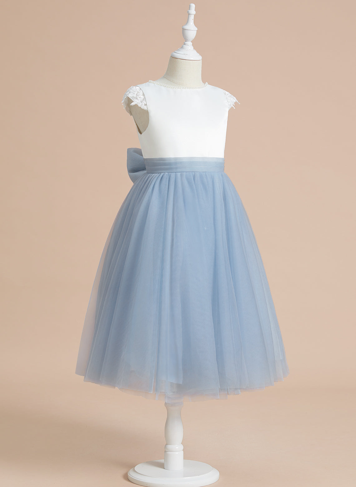 Vestido de niña de las flores para la Primera Comunión, corte en A, satén y tul, hasta la rodilla. 