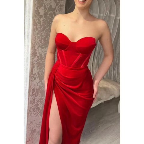 Robe de soirée longue rouge fourreau à décolleté en cœur et fente haute
