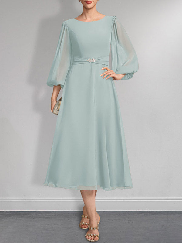 Vestido de chifón de corte A, largo té, para la madre de la novia, con escote redondo y broche de cristal plisado